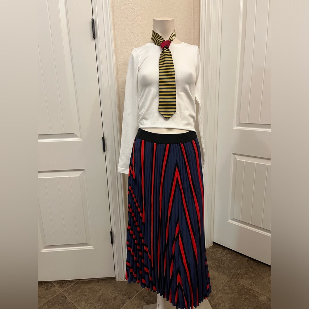 Accordion pleated midi skirt with elastic waist made of soft silky material.